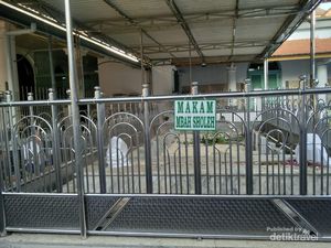 Mbah Sholeh, Lelaki Bersahaja di Masa Sunan Ampel yang Wafat 9 Kali Mbah Sholeh, Lelaki Bersahaja di Masa Sunan Ampel yang Wafat 9 Kali