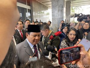 Respons Prabowo saat Jokowi Singgung Fotonya Mejeng di Baliho Capres Respons Prabowo saat Jokowi Singgung Fotonya Mejeng di Baliho Capres