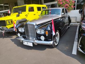 Tampil Beda, Bamsoet Tunggangi Mobil Bentley Klasik Mewah ke Sidang Tahunan