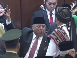 Momen Sekjen PKS Ajak Selfie Jokowi Usai Sidang Tahunan