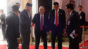 Momen Try Sutrino dan Sinta Nuriyah Tiba di Sidang Tahunan MPR