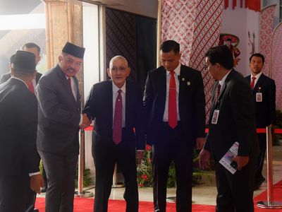 Momen Try Sutrino dan Sinta Nuriyah Tiba di Sidang Tahunan MPR