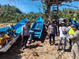 Nelayan Trenggalek Hilang Tersapu Ombak Saat Cari Rumput Laut