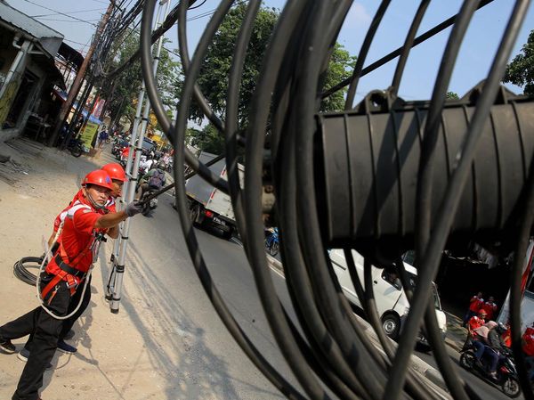 Jaga Kualitas Layanan, Benahi Jaringan Kabel Udara