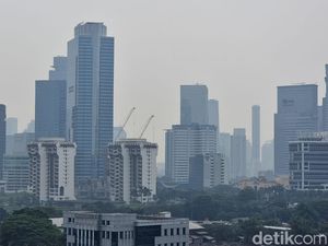 DLH DKI Sebut Penyemprotan Water Mist dari Gedung Tinggi Bisa Kurangi Polusi