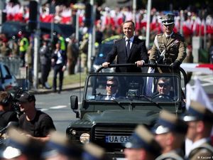 Polandia Gelar Parade Militer Terbesar Sejak Perang Dingin