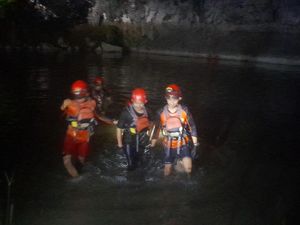 Pria Sumut Terjebak di Tempat Wisata, Manjat Tebing tapi Tak Berani Turun