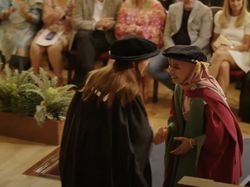 Ingat Raeni yang Wisuda Diantar Ayah Pakai Becak? Kini Sandang Gelar Doktor