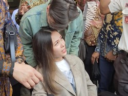 Begini Momen Rendy Kjaernett Kecup Pipi Lady Nayoan