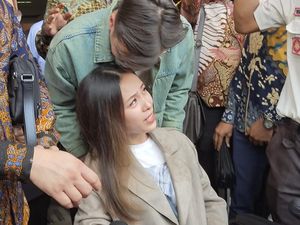 Begini Momen Rendy Kjaernett Kecup Pipi Lady Nayoan Begini Momen Rendy Kjaernett Kecup Pipi Lady Nayoan