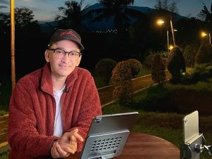 Ivan Gunawan Sebut Ruben Onsu Lagi Fallin In Love