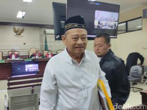 Sidang Eksepsi Eks Bupati Sidoarjo Saiful Ilah: Dakwaan Jaksa Tak Cermat Sidang Eksepsi Eks Bupati Sidoarjo Saiful Ilah: Dakwaan Jaksa Tak Cermat