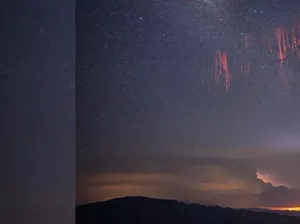 Fotografer Abadikan Cahaya Merah Langka di Langit Malam, Tanda Apa?