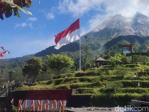 Potret Pengibaran Bendera Merah Putih Raksasa Berlatar Puncak Merapi Potret Pengibaran Bendera Merah Putih Raksasa Berlatar Puncak Merapi
