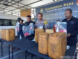 Warga Blitar Jual Solar Subsidi ke Industri Bermodus Truk Modifikasi