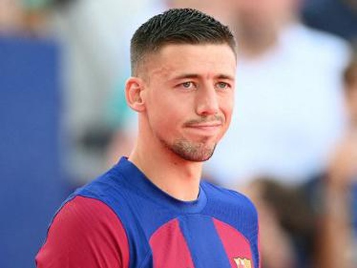 Barcelona's French defender #12 Clement Lenglet arrives for the 58th Joan Gamper Trophy football match between FC Barcelona and Tottenham Hotspur FC at the Estadi Olimpic Lluis Companys in Barcelona on August 8, 2023. (Photo by Pau BARRENA / AFP)