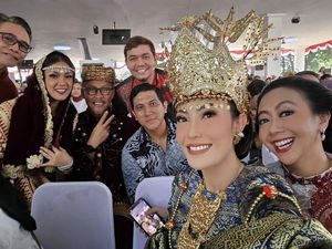 10 Foto Gaya Artis Ikut Upacara HUT RI di Istana, Putri Ariani Hingga Ayu Dewi 10 Foto Gaya Artis Ikut Upacara HUT RI di Istana, Putri Ariani Hingga Ayu Dewi