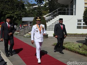 Tangisan Ridwan Kamil di Upacara HUT ke-78 RI Tangisan Ridwan Kamil di Upacara HUT ke-78 RI