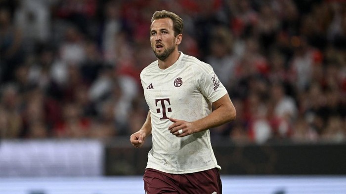 Bayern Munichs English forward #09 Harry Kane runs during the German Super Cup football match Bayern Munich v RB Leipzig in Munich, on August 12, 2023. (Photo by Christof STACHE / AFP)