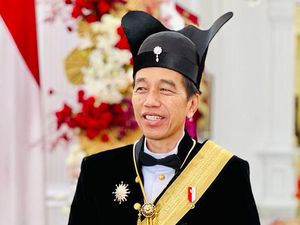 Mengenal Baju Adat Ageman Songkok Singkepen Ageng yang Dipakai Jokowi di Upacara HUT ke-78 RI Mengenal Baju Adat Ageman Songkok Singkepen Ageng yang Dipakai Jokowi di Upacara HUT ke-78 RI