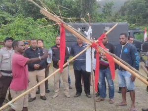 Kantor KPU Tambrauw Dibuka Usai 16 Hari Disegel Warga, Tanpa Bayar Denda Adat Kantor KPU Tambrauw Dibuka Usai 16 Hari Disegel Warga, Tanpa Bayar Denda Adat
