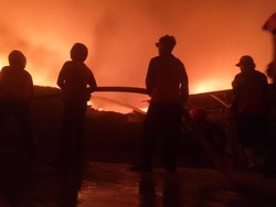 Gudang Kain di Manang Sukoharjo Terbakar, Sumber Api Disebut dari Truk