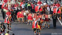 Melihat Bendera Pusaka Dikirab dari Monas ke Istana