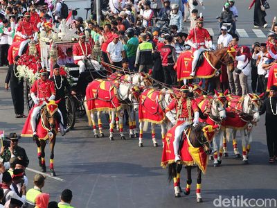 Melihat Bendera Pusaka Dikirab dari Monas ke Istana