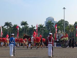 Kirab Budaya HUT RI, Bendera Pusaka Dibawa dengan Ki Jaga Rasa ke Istana
