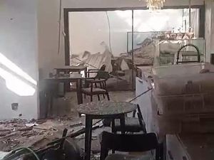 Duarrr! Ledakan Kencang Guncang Kafe di Surabaya Duarrr! Ledakan Kencang Guncang Kafe di Surabaya