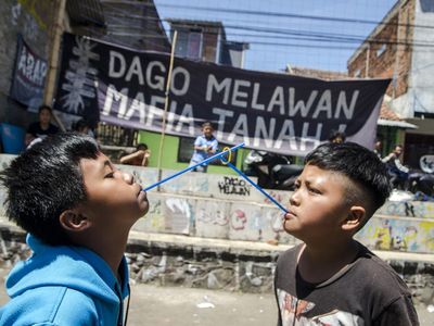 Dago Melawan Mafia Tanah Terpampang di Tengah Lomba HUT RI Warga Dago Elos