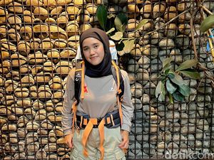 Gadis Bandung Pendaki 22 Gunung Menuju Puncak Arjuno Saat HUT RI Gadis Bandung Pendaki 22 Gunung Menuju Puncak Arjuno Saat HUT RI