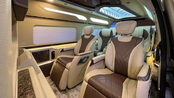 Luarnya Cupu, Dalamnya Suhu: Modifikasi HiAce Sultan Setengah Miliar