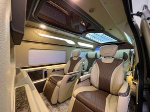 Luarnya Cupu, Dalamnya Suhu: Modifikasi HiAce Sultan Setengah Miliar Luarnya Cupu, Dalamnya Suhu: Modifikasi HiAce Sultan Setengah Miliar