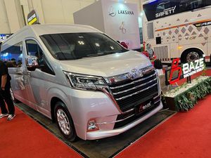 Alphard pun Sungkem, Modifikasi HiAce Sultan Habis Rp 670 Juta! Alphard pun Sungkem, Modifikasi HiAce Sultan Habis Rp 670 Juta!