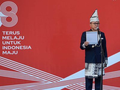 Momen Zulhas Pimpin Upacara di Kemendag