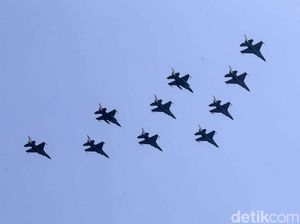 Parade dan Atraksi Pesawat Meriahkan HUT ke-78 RI Parade dan Atraksi Pesawat Meriahkan HUT ke-78 RI