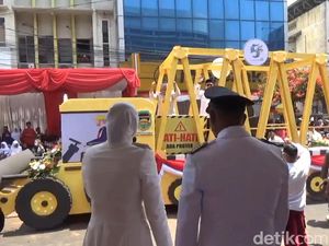 Ribuan Warga Padati Karnaval Mobil Hias Purwakarta Ribuan Warga Padati Karnaval Mobil Hias Purwakarta