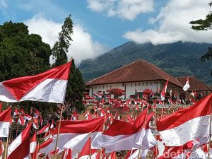Saat Cicit Soekarno Napak Tilas di Gedung Linggarjati Saat Cicit Soekarno Napak Tilas di Gedung Linggarjati