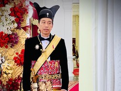 Jokowi Pakai Ageman Songkok Singkepan Ageng di Upacara HUT Ke-78 RI