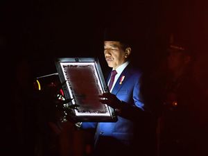 Jokowi Pimpin Apel Kehormatan dan Renungan Suci di TMP Kalibata