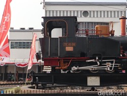 Purwa Aswa Purba, Lokomotif Bersejarah yang Mejeng di Stasiun Bandung