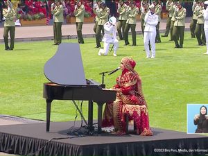 Aksi Putri Ariani Nyanyi Rungkad Hebohkan HUT Ke-78 RI di Istana Merdeka