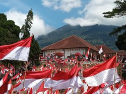Ribuan Bendera Indonesia Berkibar di Gedung Linggarjati Kuningan