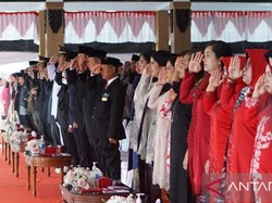 SBY Ikuti Upacara HUT RI Bareng AHY dan Ibas di Pendopo Pacitan