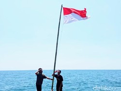 Santri Situbondo Upacara di Tengah Laut Sekalian Perbaiki Rumpon Nelayan