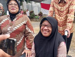 Bahagianya Susanti Penyandang Disabilitas Jadi Pengibar Bendera di Malang