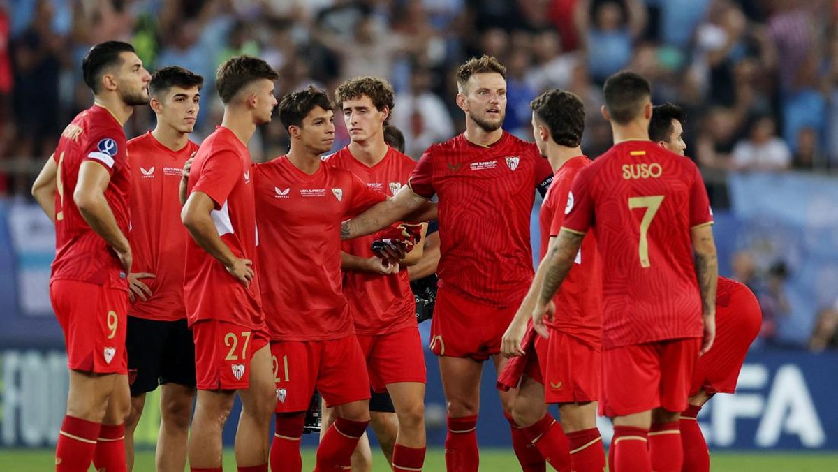 Sevilla gagal maning di Piala Super Eropa. (Foto: REUTERS/ALKIS KONSTANTINIDIS)