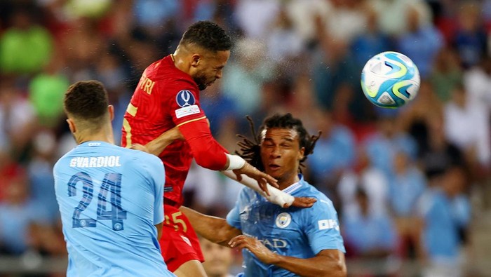 Soccer Football - UEFA Super Cup - Manchester City v Sevilla - Georgios Karaiskakis Stadium, Athens, Greece - August 16, 2023 Sevillas Youssef En-Nesyri scores their first goal REUTERS/Stoyan Nenov