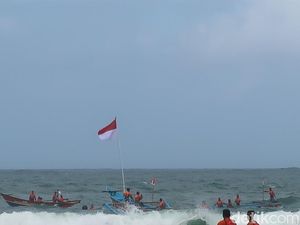 SAR Gelar Upacara 17 Agustus di Tengah Laut Baron, Semua Boleh Ikut Asal... SAR Gelar Upacara 17 Agustus di Tengah Laut Baron, Semua Boleh Ikut Asal...